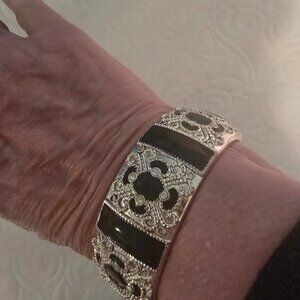 Vintage Silver Tone Filigree Hinged Bangle Bracelet Black Stone
